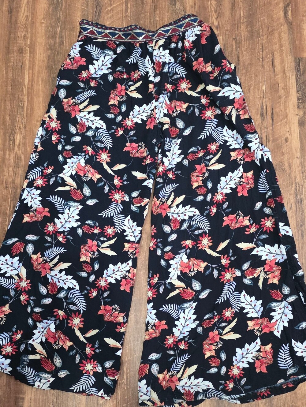 Jaase Black Wide-Leg Pants with Red & White Floral Print
